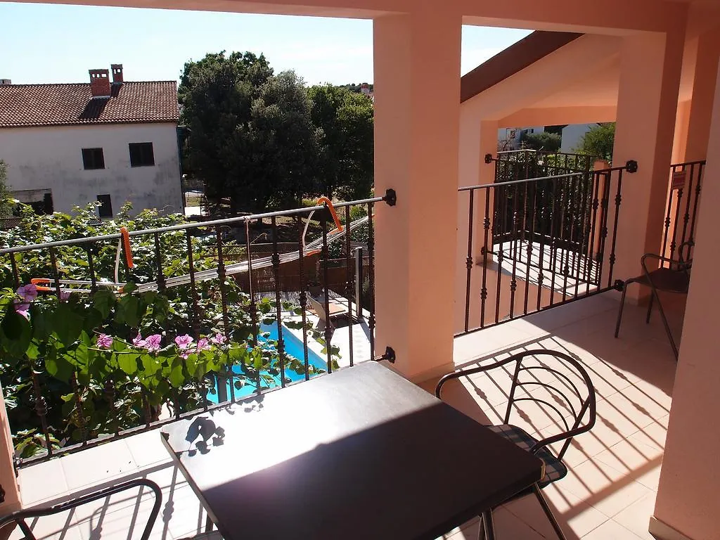Apartments Biba Pula 0*,